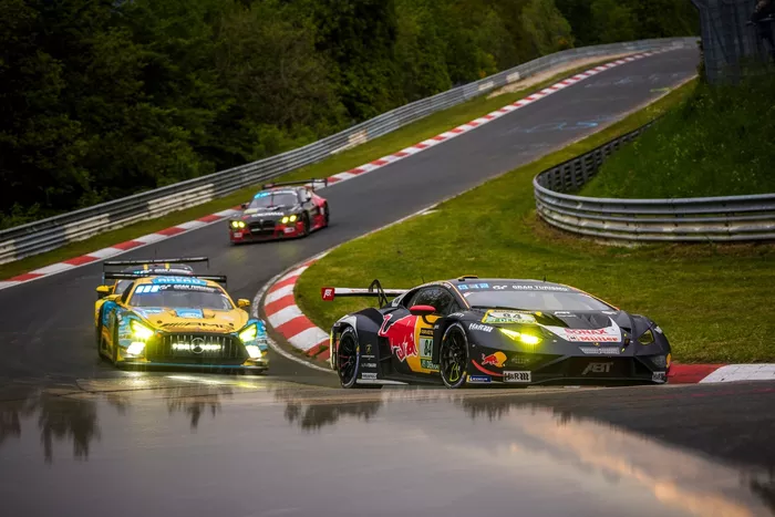 #84 Red Bull Team ABT Lamborghini Huracán GT3: Luca Engstler, Mirko Bortolotti, Patric Niederhauser
