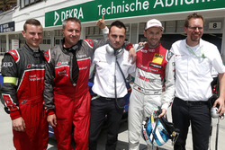Le poleman René Rast, Audi Sport Team Rosberg, Audi RS 5 DTM avec son équipe