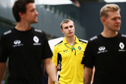 Джолион Палмер, Renault Sport F1, Сергей Сироткин, тест-пилот Renault Sport F1 и Кевин Магнуссен, Re