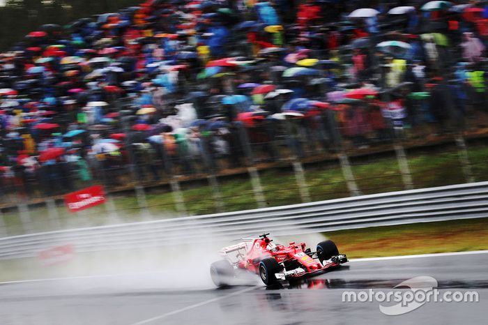 A Ferrari se le empapan las ideas en Monza