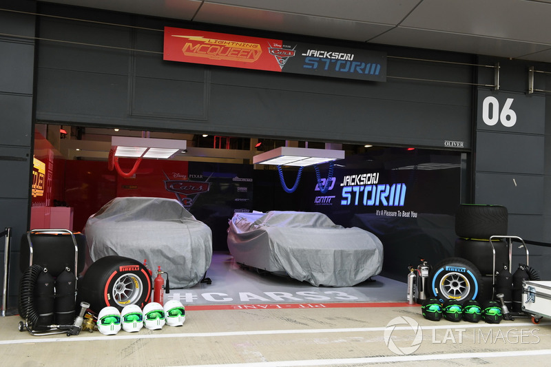Cars 3 garage