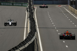 Felipe Massa, Williams FW40 y Daniel Ricciardo, Red Bull Racing RB13