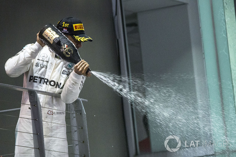 Podium: race winner Lewis Hamilton, Mercedes AMG F1