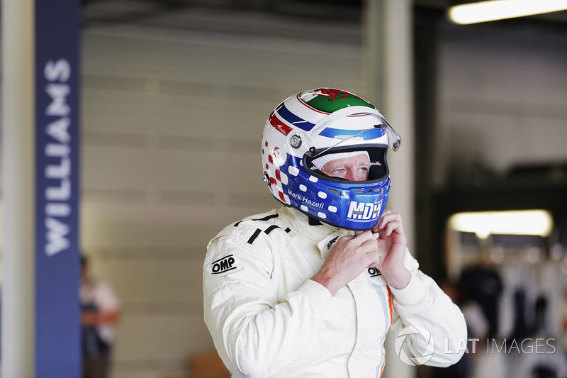 Mark Hazell se prépare pour rouler avec la Williams FW07B de Carlos Reutemann