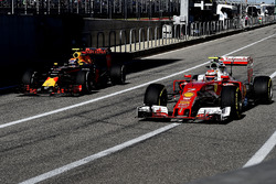 Kimi Räikkönen, Ferrari SF16-H; Max Verstappen, Red Bull Racing RB12