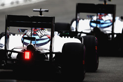 Валттери Боттас, Williams FW38 и Фелипе Масса, Williams FW38 на пит-лейне
