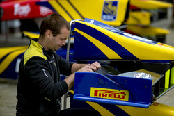 A DAMS engineer works on the front wing of Nicholas Latifi, DAMS