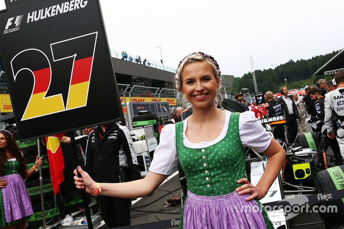 Grid girl for Jolyon Palmer, Renault Sport F1 Team