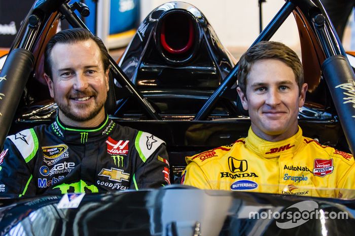 Kurt Busch y Ryan Hunter-Reay en el coche Radical que participa en la 2017 Race of Champions en Miami en el  Marlins Park