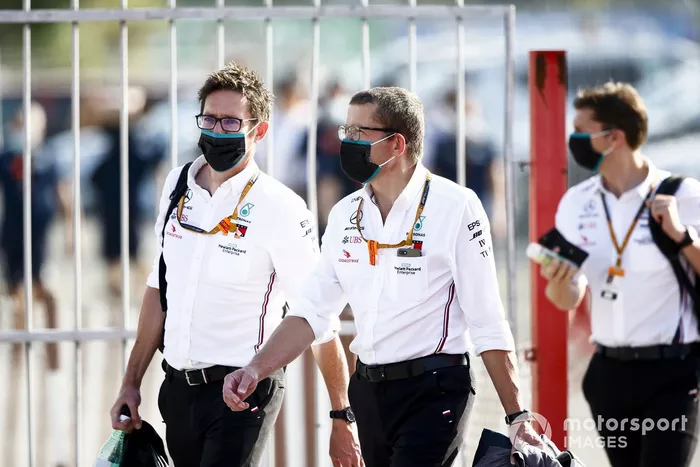 Los miembros del equipo Mercedes-AMG Petronas F1