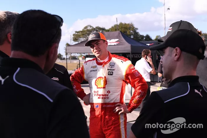 Scott McLaughlin, DJR Team Penske, mit Penske-Ingenieuren