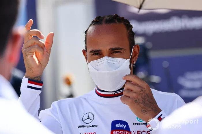 Lewis Hamilton, Mercedes, habla con los medios