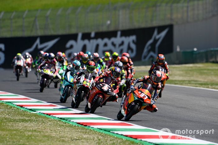 Pedro Acosta, Red Bull KTM Ajo leads