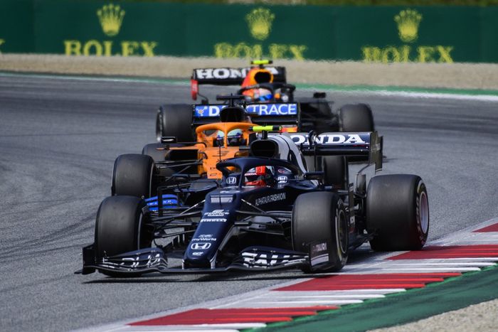 Charles Leclerc, Ferrari SF21, Daniel Ricciardo, McLaren MCL35M, Sergio Pérez, Red Bull Racing RB16B