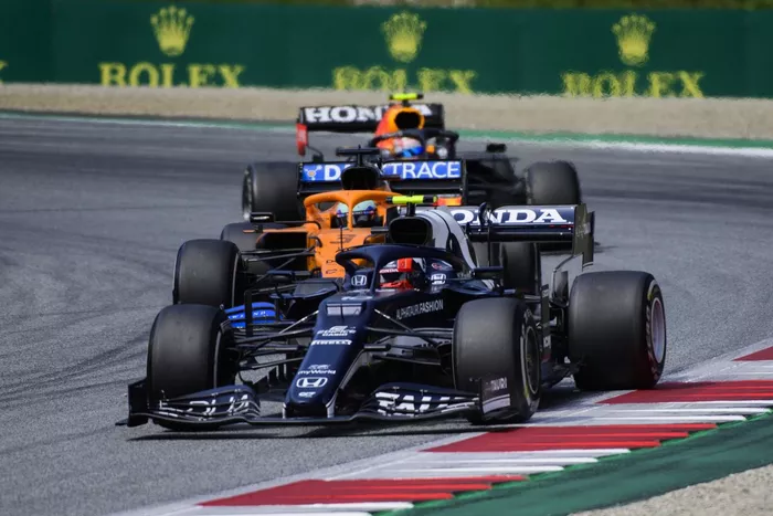 Charles Leclerc, Ferrari SF21, Daniel Ricciardo, McLaren MCL35M, Sergio Pérez, Red Bull Racing RB16B