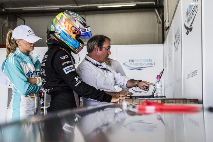 Programa de la FIA para mujeres piloto