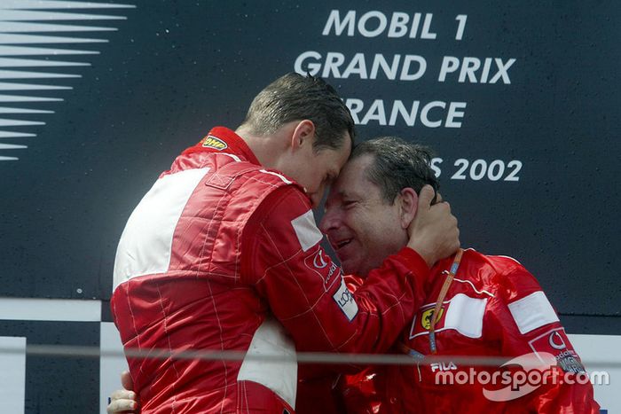 Podio: ganador, Michael Schumacher, Ferrari celebra con Jean Todt, Ferrari