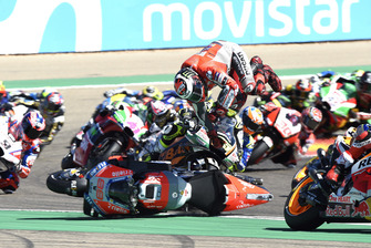 La caduta di Jorge Lorenzo, Ducati Team, alla partenza
