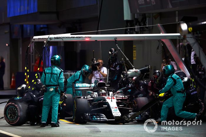 Lewis Hamilton, Mercedes AMG F1 W09 EQ Power+, pit stop