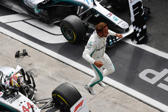 Race winner Lewis Hamilton, Mercedes AMG F1 celebrates in parc ferme