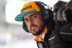 Fernando Alonso, McLaren, lors des essais libres 1