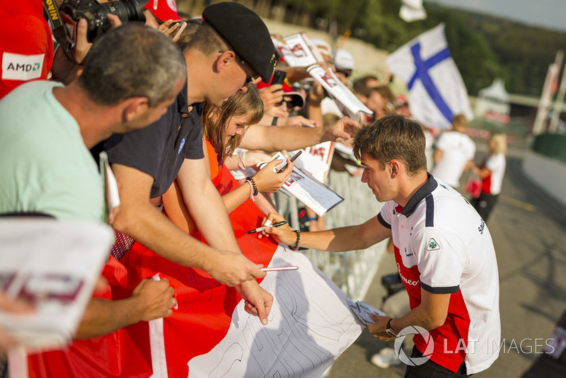 Charles Leclerc, Sauber signs autographs for the fans
