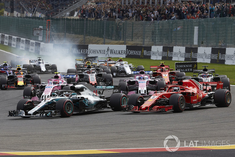 Lewis Hamilton, Mercedes AMG F1 W09, Sebastian Vettel, Ferrari SF71H, Esteban Ocon, Racing Point Force India VJM11, Sergio Perez, Racing Point Force India VJM11, Romain Grosjean, Haas F1 Team VF-18, en la salida
