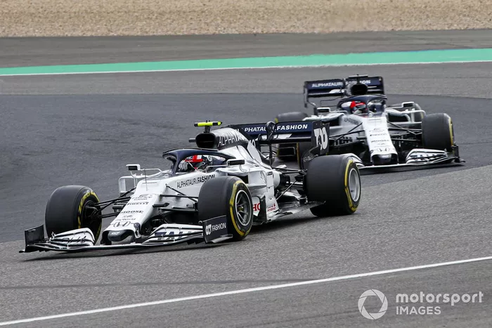 Pierre Gasly, AlphaTauri AT01, Daniil Kvyat, AlphaTauri AT01