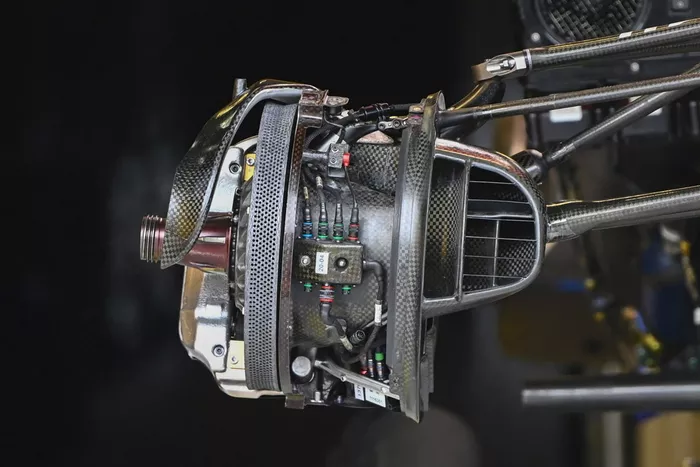Renault F1 Team R.S.20 front brakes detail