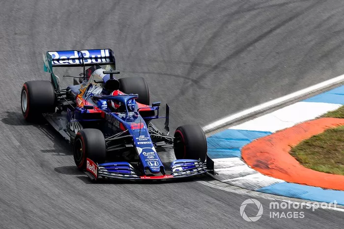 14 - Daniil Kvyat, Toro Rosso STR14 - 1'13.135