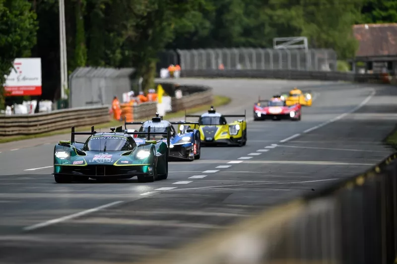 #007 Aston Martin Thor Team Aston Martin Valkyrie : Harry Tincknell, Tom Gamble, Ross Gunn