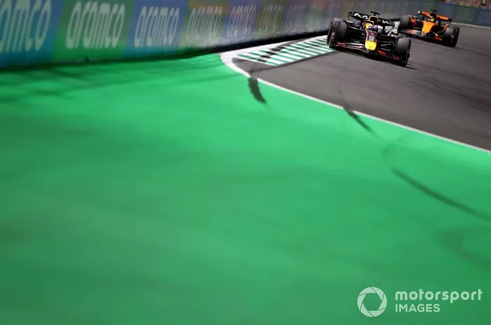 Oscar Piastri, McLaren, Max Verstappen, Red Bull Racing