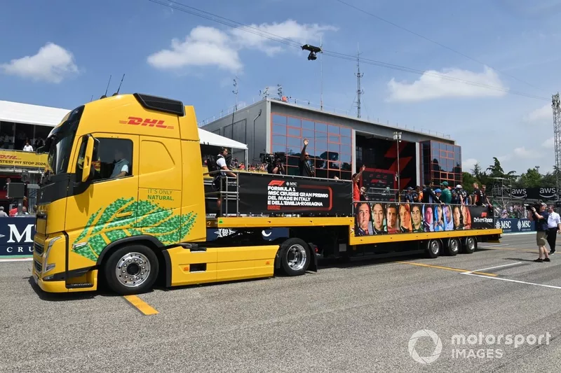 Le camion DHL pour la parade des chauffeurs 