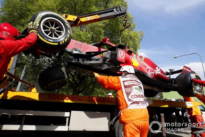 Daño en el coche de Charles Leclerc, Ferrari SF21 