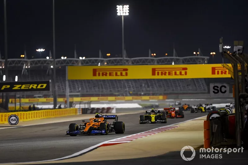 Lando Norris, McLaren MCL35, Esteban Ocon, Renault F1 Team R.S.20, Charles Leclerc, Ferrari SF1000