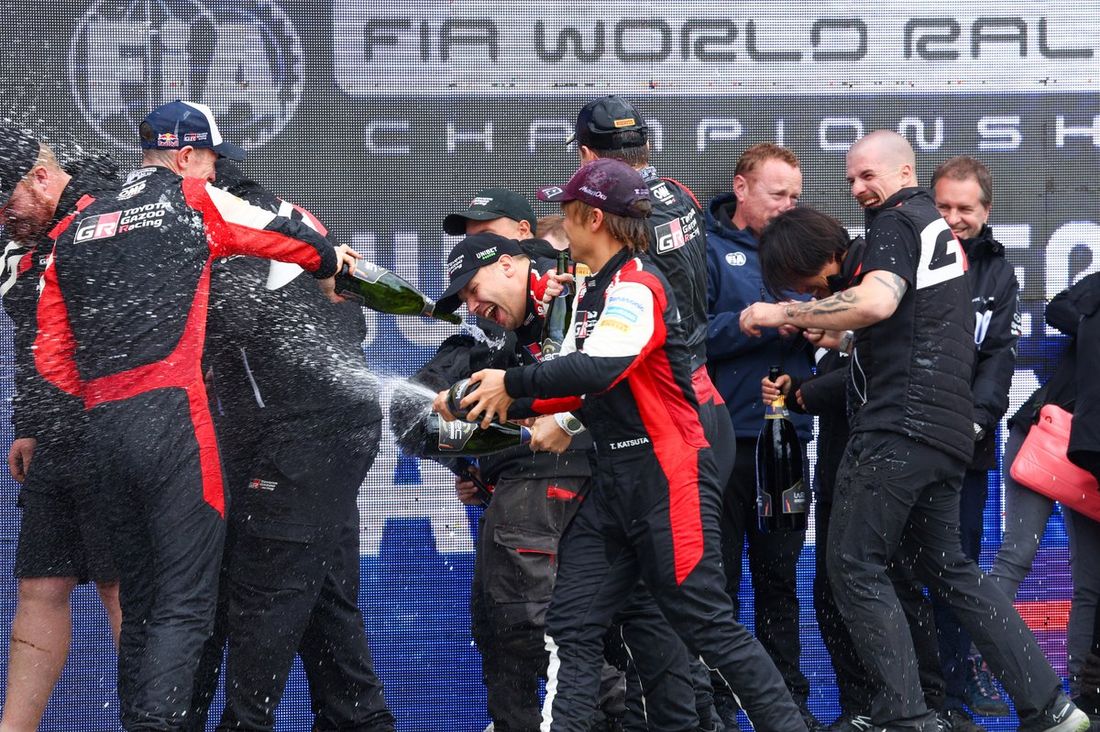 Podio: Takamoto Katsuta, Aaron Johnston, Toyota Gazoo Racing WRT NG Toyota GR Yaris Rally1