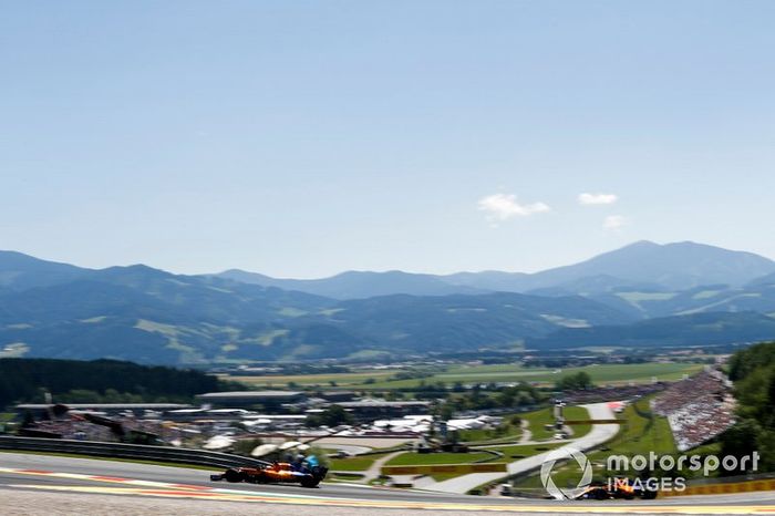 Carlos Sainz Jr., McLaren MCL34, Lando Norris, McLaren MCL34