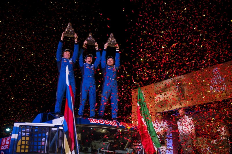 Подіум: #500 Team Kamaz Master: Едуард Ніколаєв, Євген Яковлєв, Володимир Рибаков