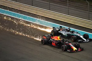 Max Verstappen, Red Bull Racing RB14 en Lewis Hamilton, Mercedes-AMG F1 W09