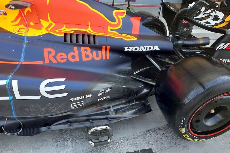 Red Bull Racing RB19, piso