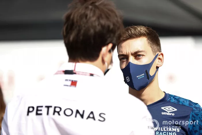 George Russell, Williams y Toto Wolff, director del equipo y consejero delegado de Mercedes AMG
