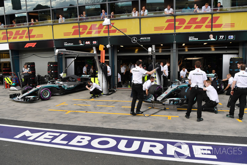 Lewis Hamilton, Mercedes-AMG F1 W09 and Valtteri Bottas, Mercedes-AMG F1 W09