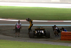 Карлос Сайнс-мол., Renault Sport F1 Team RS17, сходить