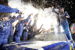 Martin Truex Jr., Furniture Row Racing, Toyota Camry Auto-Owners Insurance