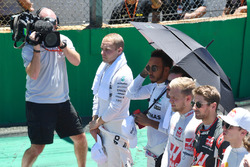 Valtteri Bottas, Mercedes AMG F1 y Lewis Hamilton, Mercedes AMG F1