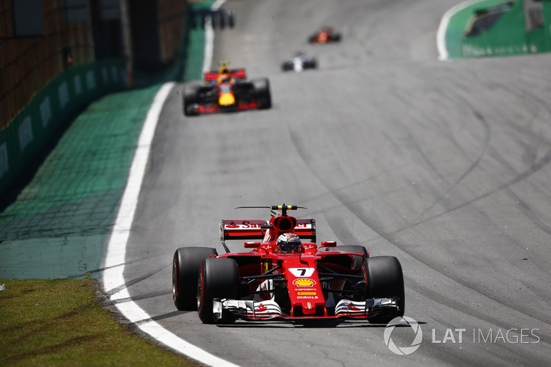 Kimi Raikkonen, Ferrari SF70H, Max Verstappen, Red Bull Racing RB13