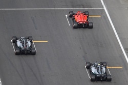 Себастьян Феттель, Ferrari SF71H, Льюис Хэмилтон и Валттери Боттас, Mercedes AMG F1 W09