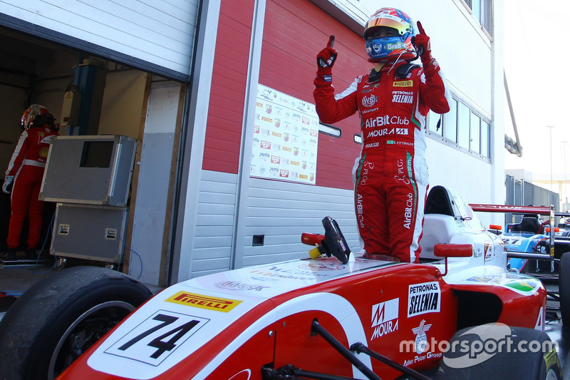 Enzo Fittipaldi comemora vitória em Adria pela F4 Italiana