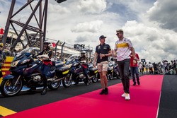 Max Verstappen, Red Bull Racing, Nico Hulkenberg, Renault Sport F1 Team pilotlar geçit töreninde