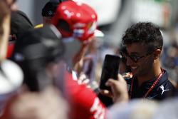 Daniel Ricciardo, Red Bull Racing signs autographs for the fans